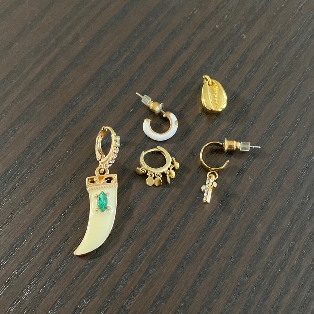 Gold and Cream Earrings Set